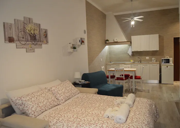 לינה וארוחת בוקר Souvenir D'ete 3*